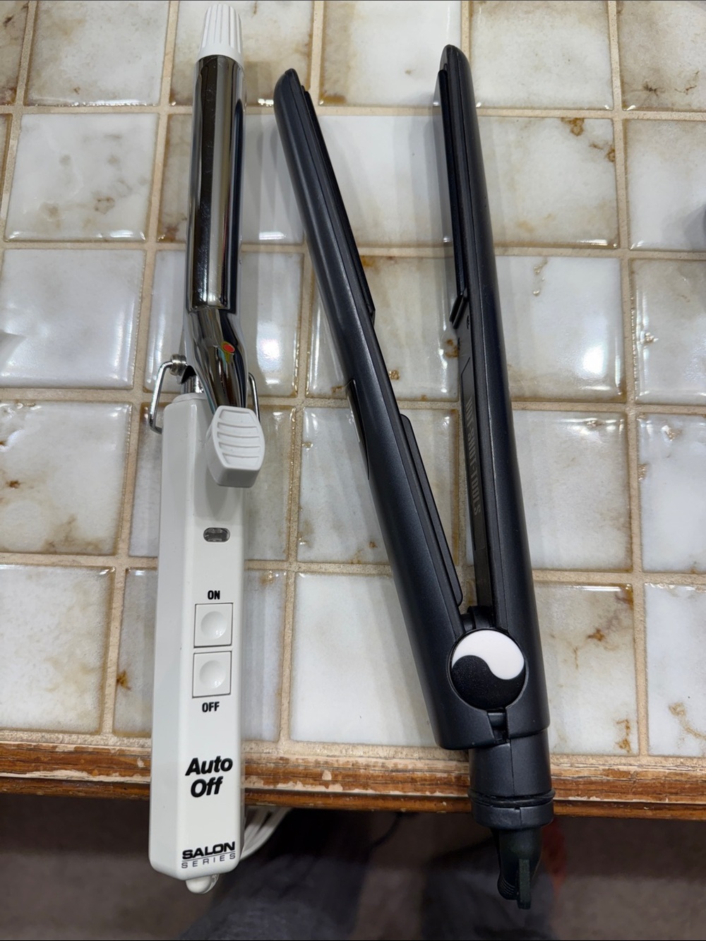 2.5 in Salon Series Curling Iron w/ Auto Off & 1 in hot shot tools Straightener